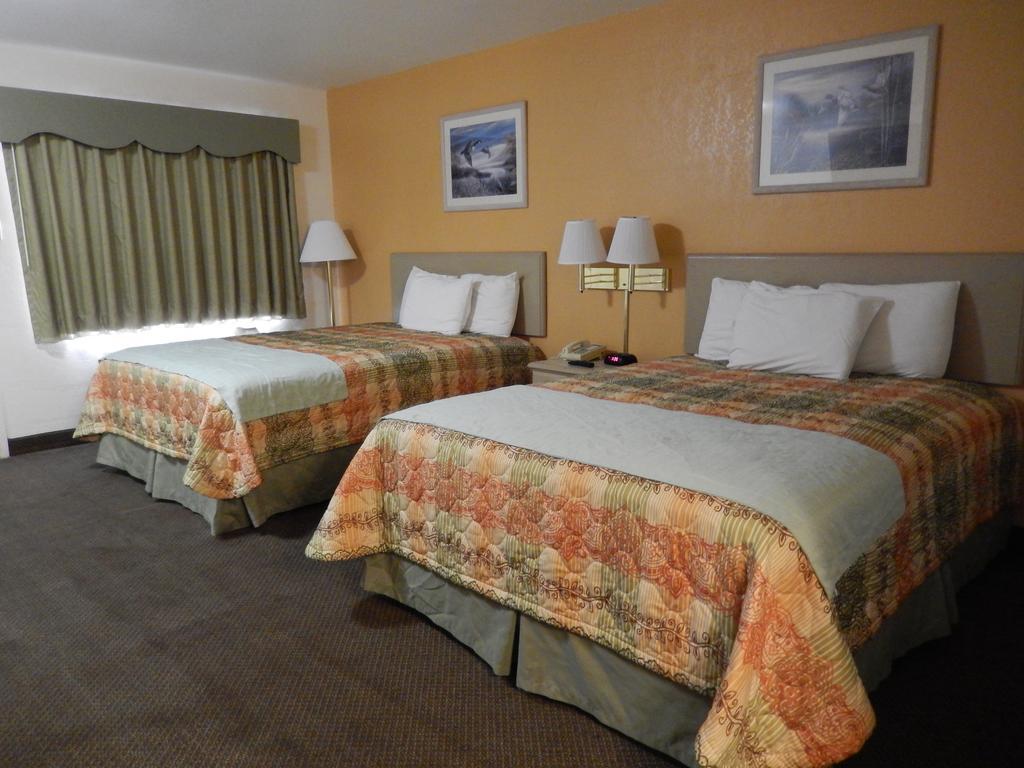 Executive Inn Pearsall Exterior photo
