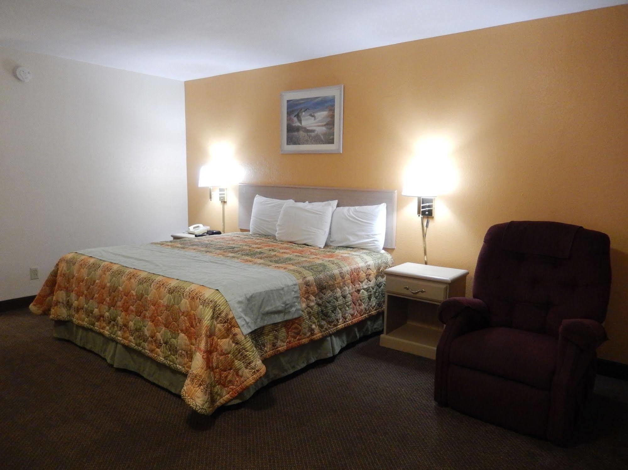 Executive Inn Pearsall Exterior photo