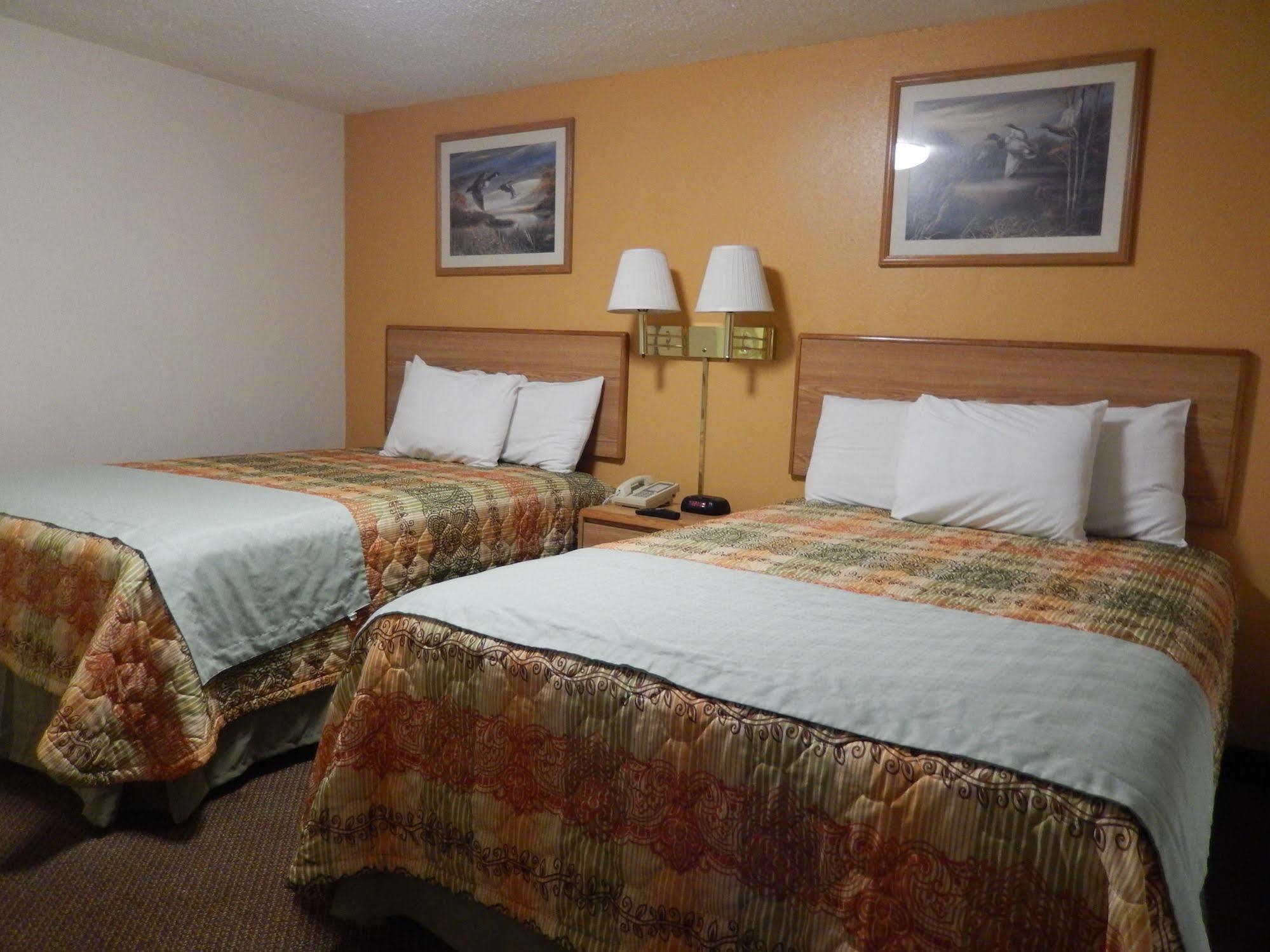 Executive Inn Pearsall Exterior photo