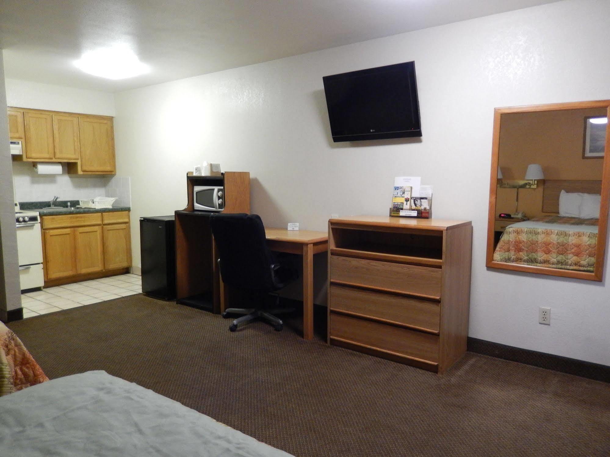 Executive Inn Pearsall Exterior photo