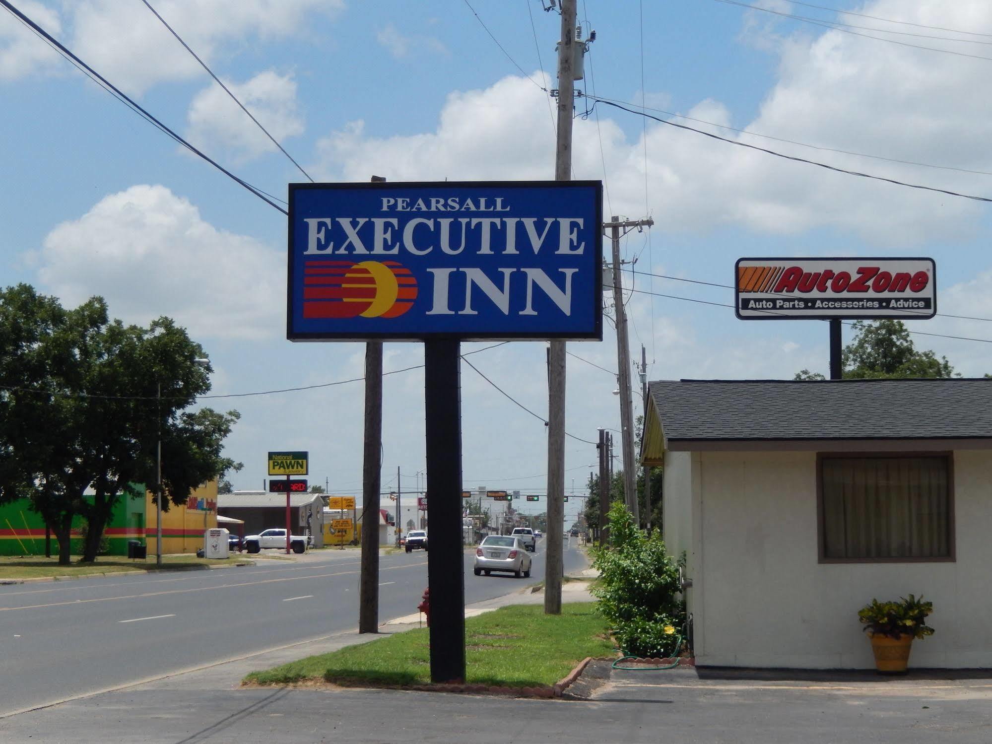 Executive Inn Pearsall Exterior photo